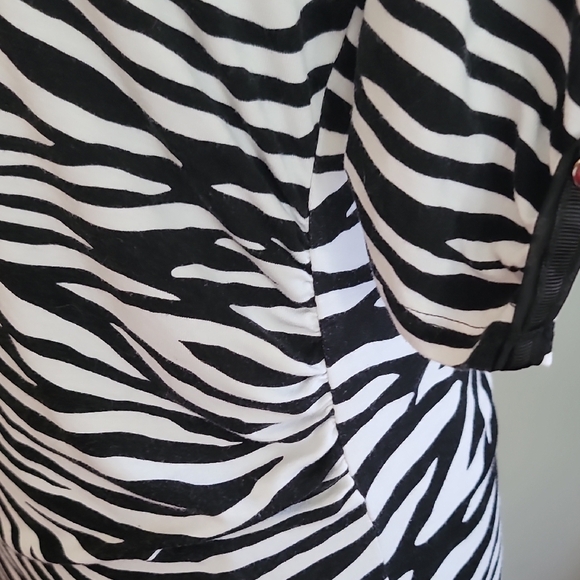 White House Black Market Black and White Zebra print Ruched Blouse - Picture 5 of 9